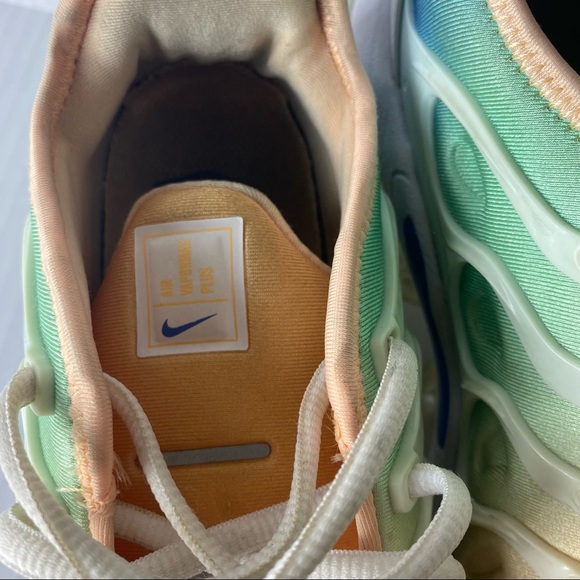 Nike Womens Vapormax Plus White Light Menta White AO4550 100 Sz 7.5 - Picture 13 of 16